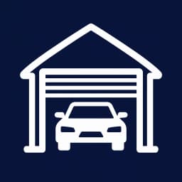 Bilverkstad med uppfälld motorhuv